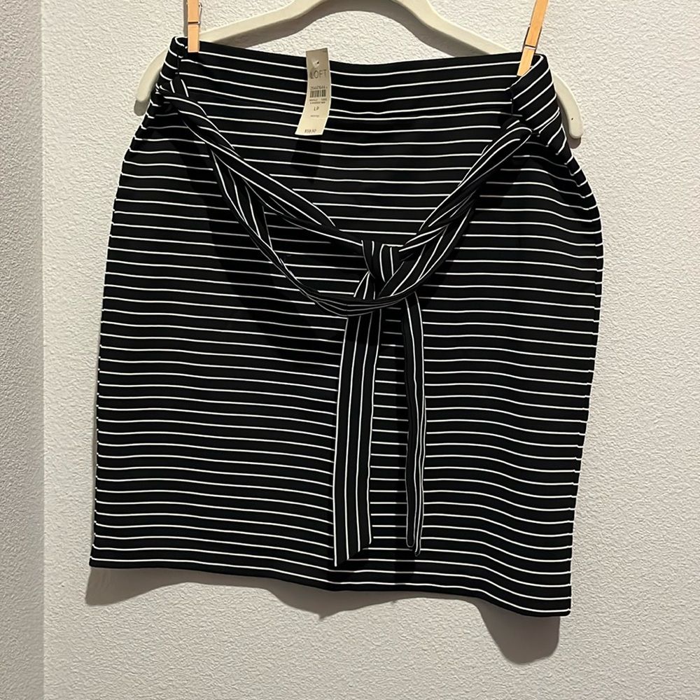 New black and white loft skirt
